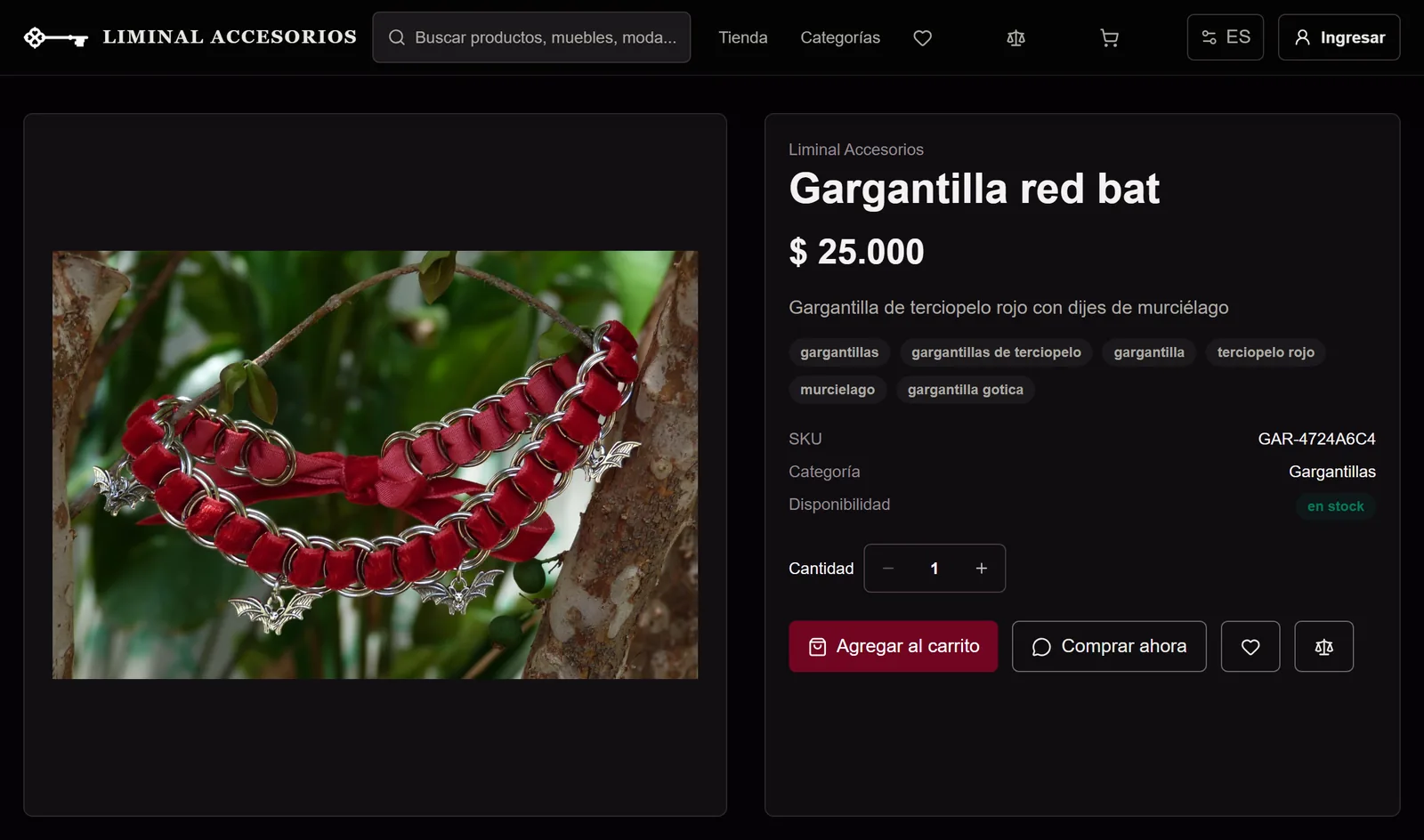 Ficha de la Gargantilla red bat en liminalaccesorios.com: la fotografía a la izquierda; nombre, precio, descripción, etiquetas y botones de compra a la derecha.